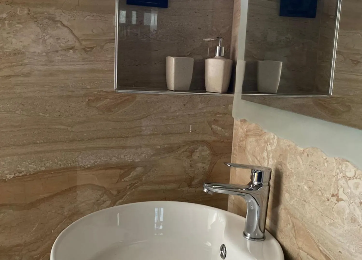 Hotel Corali Himare Fshat