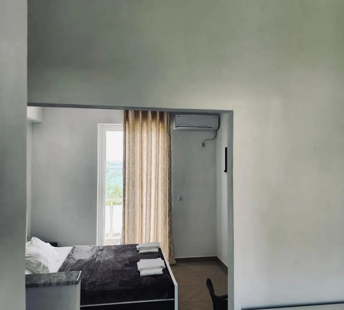 Hotel Corali Himare Fshat 0*,