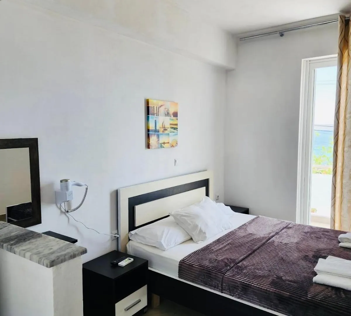 Hotel Corali Himare Fshat