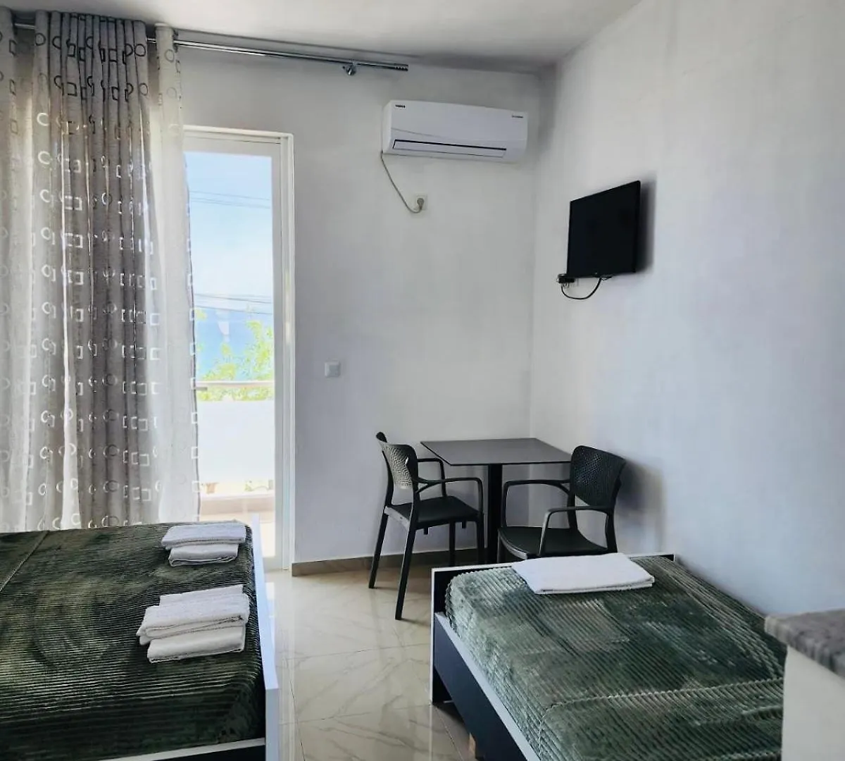 Hotel Corali Himare Fshat