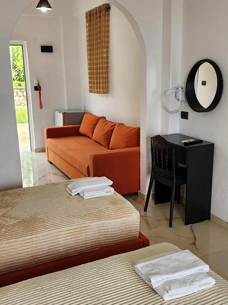 Hotel Corali Himare Fshat