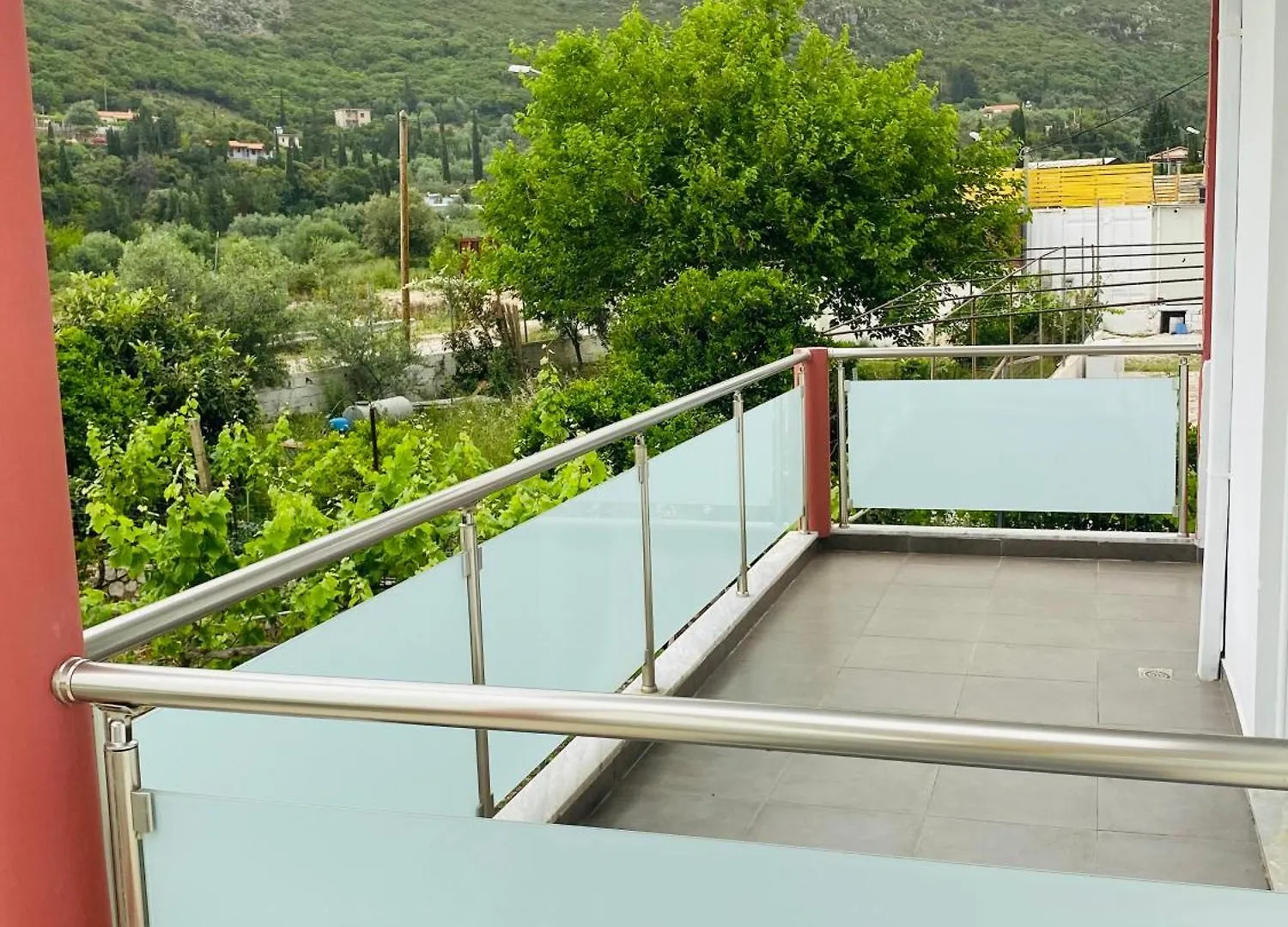 Hotel Corali Himare Fshat
