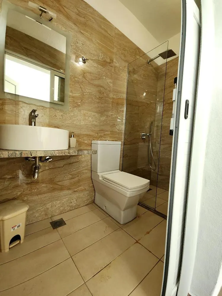 Hotel Corali Himare Fshat 0*,
