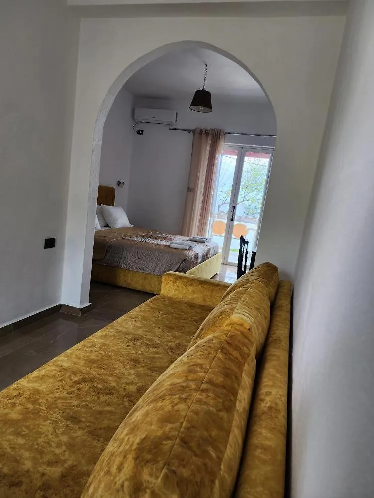 Hotel Corali Himare Fshat