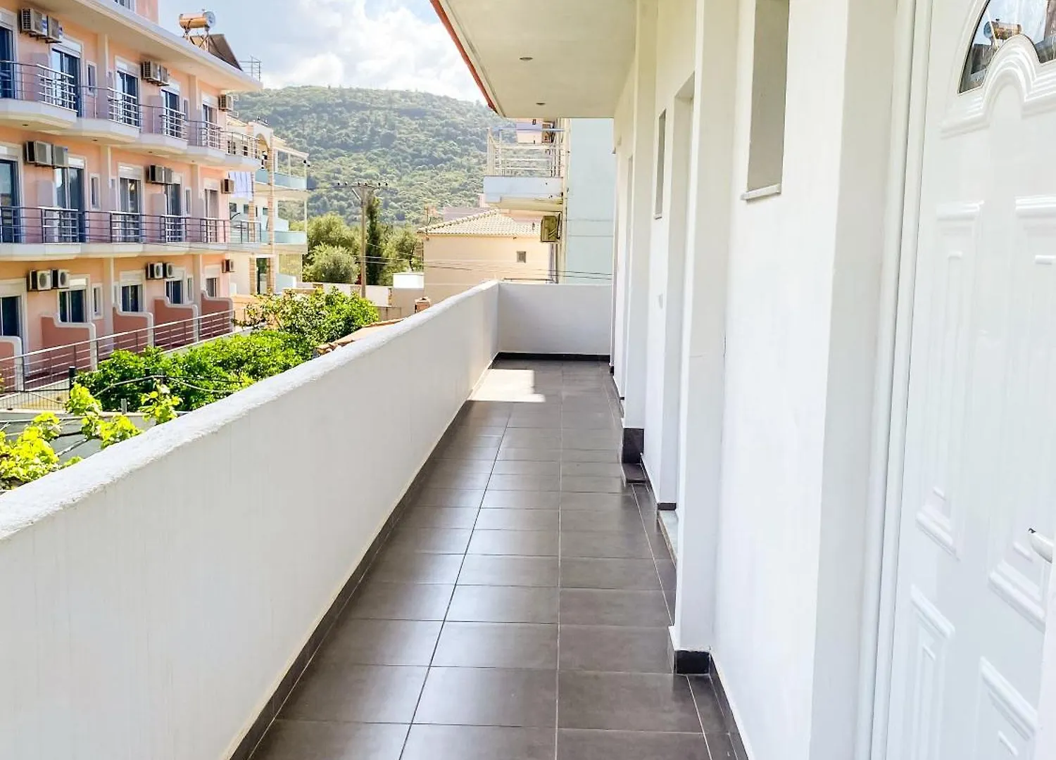 Hotel Corali Himare Fshat